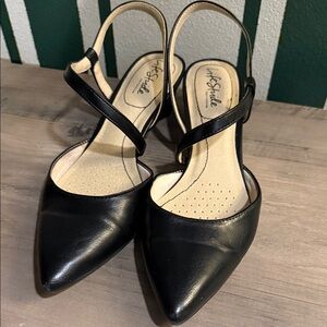 Life Stride Black Pointed Toe Slingback Heels
